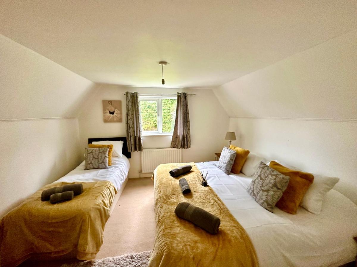 Three Bedroom Rural, Relaxing And Peaceful,Dogs Welcome! With Cymru Holidays Abergavenny Exterior photo