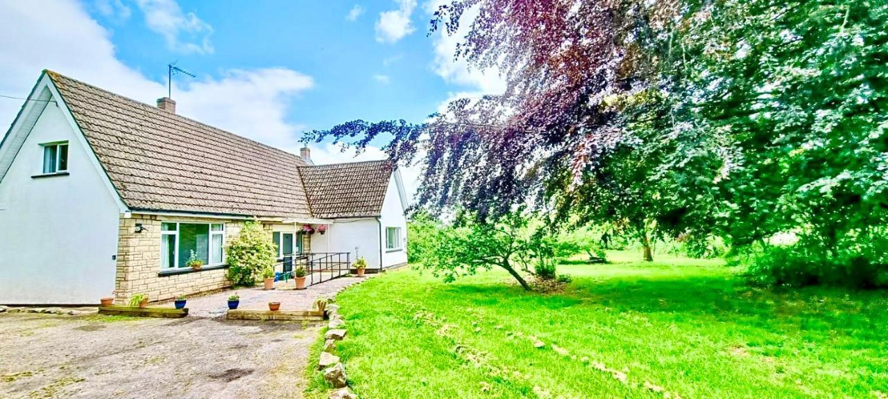 Three Bedroom Rural, Relaxing And Peaceful,Dogs Welcome! With Cymru Holidays Abergavenny Exterior photo