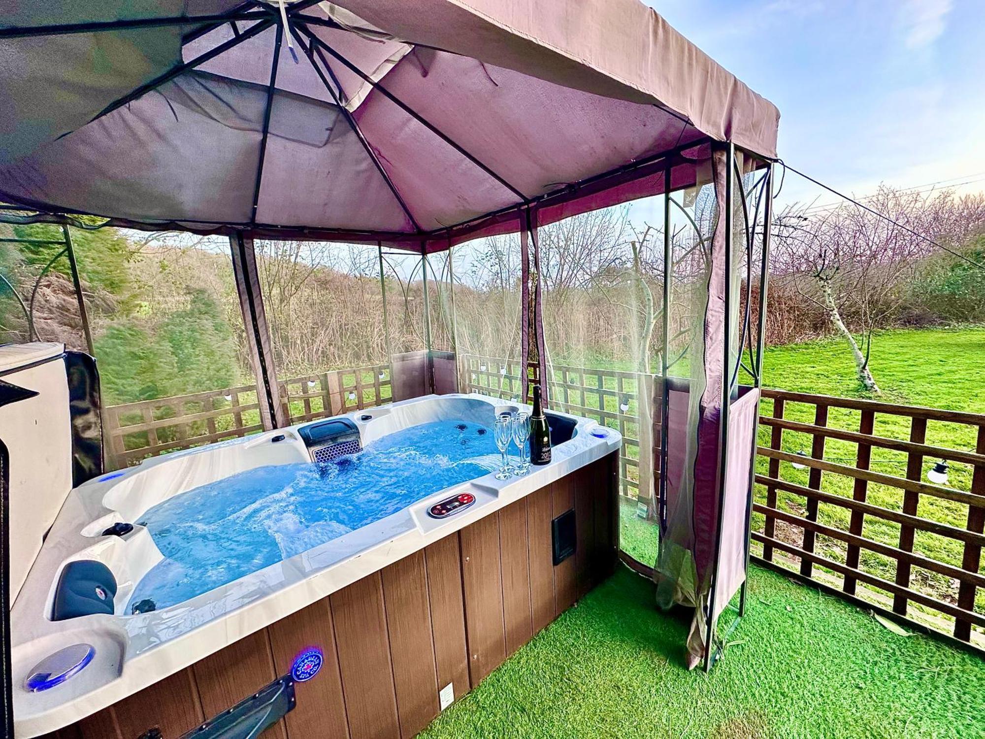 Three Bedroom Rural, Relaxing And Peaceful,Dogs Welcome! With Cymru Holidays Abergavenny Exterior photo