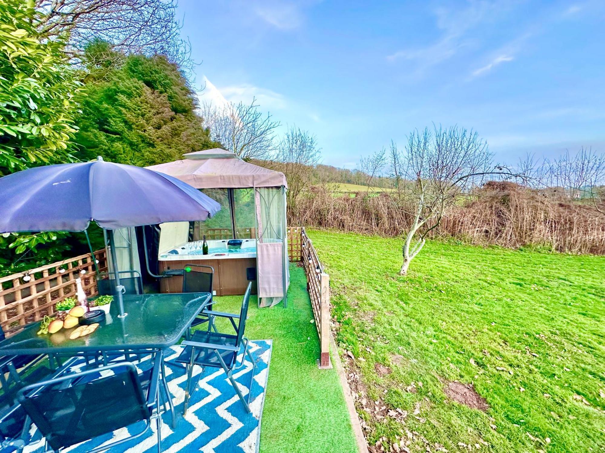 Three Bedroom Rural, Relaxing And Peaceful,Dogs Welcome! With Cymru Holidays Abergavenny Exterior photo