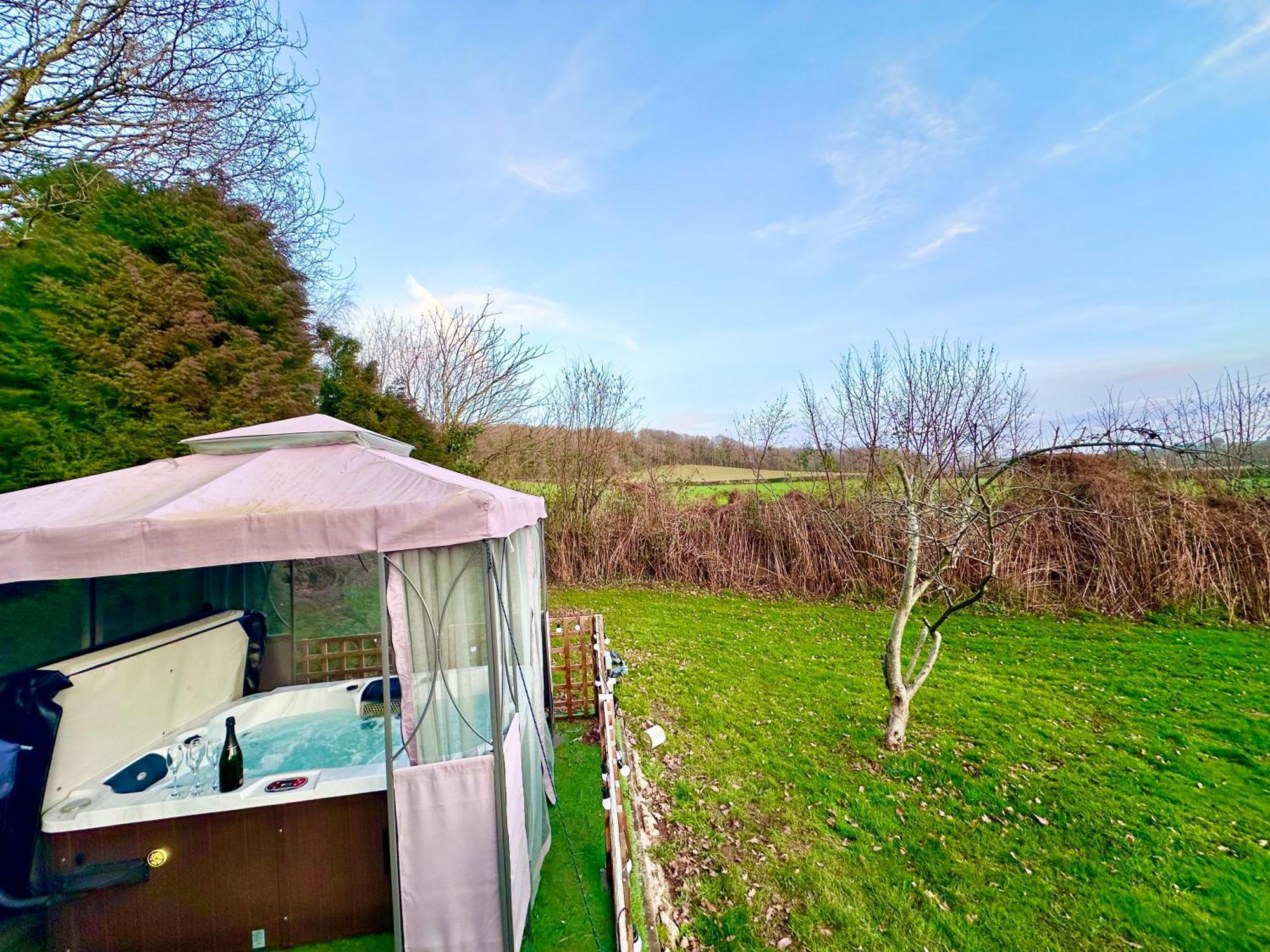 Three Bedroom Rural, Relaxing And Peaceful,Dogs Welcome! With Cymru Holidays Abergavenny Exterior photo